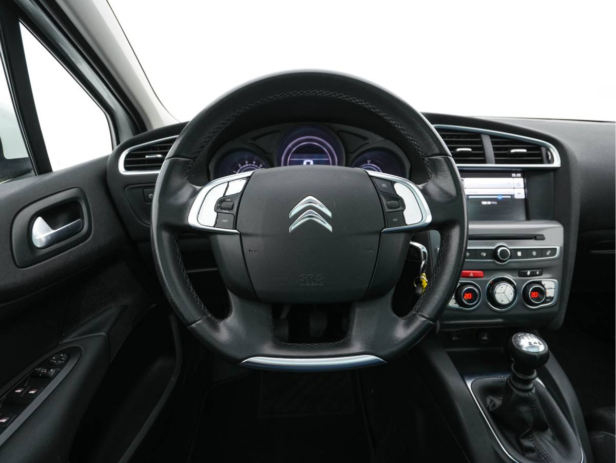 Citroën C4 Citroën C4 1.6 BlueHDi Feel *PANO | SPORT-SEATS | PDC | PRIVACY-GLASS | ECC | CRUISE | TOWBAR*