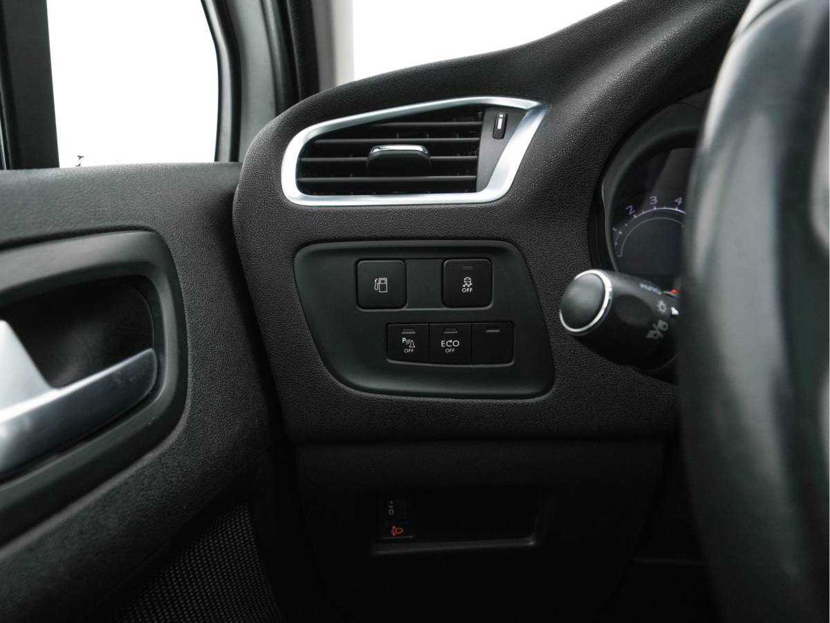 Citroën C4 Citroën C4 1.6 BlueHDi Feel *PANO | SPORT-SEATS | PDC | PRIVACY-GLASS | ECC | CRUISE | TOWBAR*