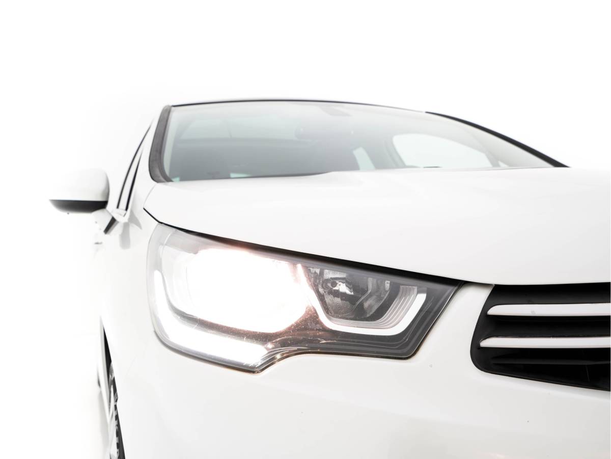Citroën C4 Citroën C4 1.6 BlueHDi Feel *PANO | SPORT-SEATS | PDC | PRIVACY-GLASS | ECC | CRUISE | TOWBAR*
