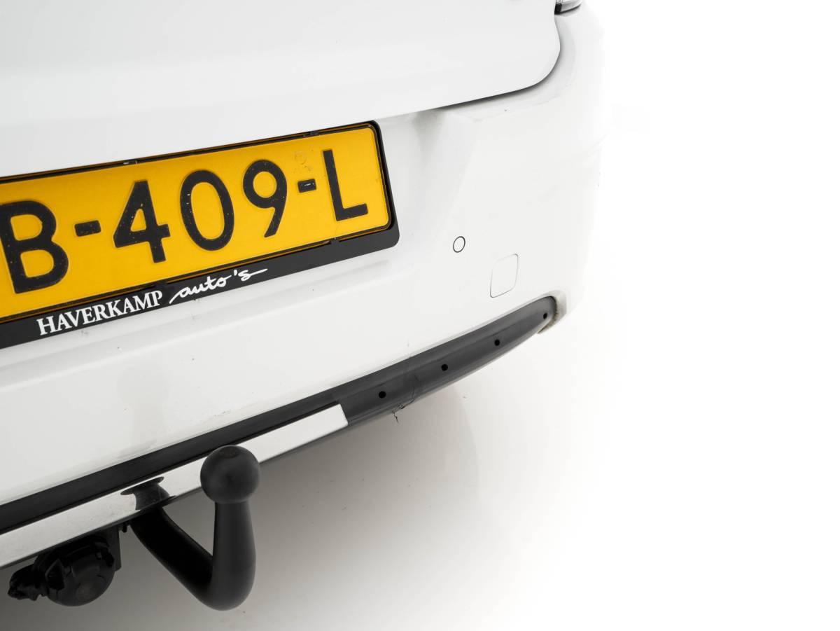 Citroën C4 Citroën C4 1.6 BlueHDi Feel *PANO | SPORT-SEATS | PDC | PRIVACY-GLASS | ECC | CRUISE | TOWBAR*