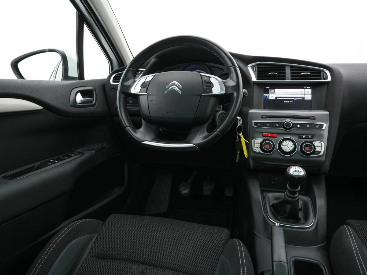 Citroën C4 Citroën C4 1.6 BlueHDi Feel *PANO | SPORT-SEATS | PDC | PRIVACY-GLASS | ECC | CRUISE | TOWBAR*