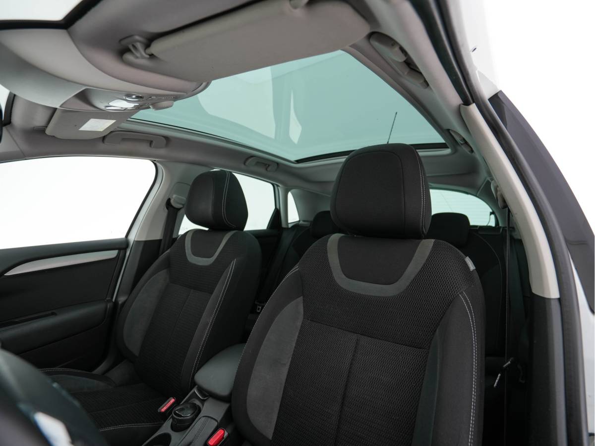 Citroën C4 Citroën C4 1.6 BlueHDi Feel *PANO | SPORT-SEATS | PDC | PRIVACY-GLASS | ECC | CRUISE | TOWBAR*
