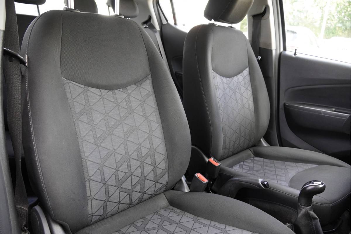 Opel KARL Opel KARL 1.0 ecoFLEX 5drs 120 Jaar Edition BJ2019 Audio installatie | Airco | Cruise control | Getint glas