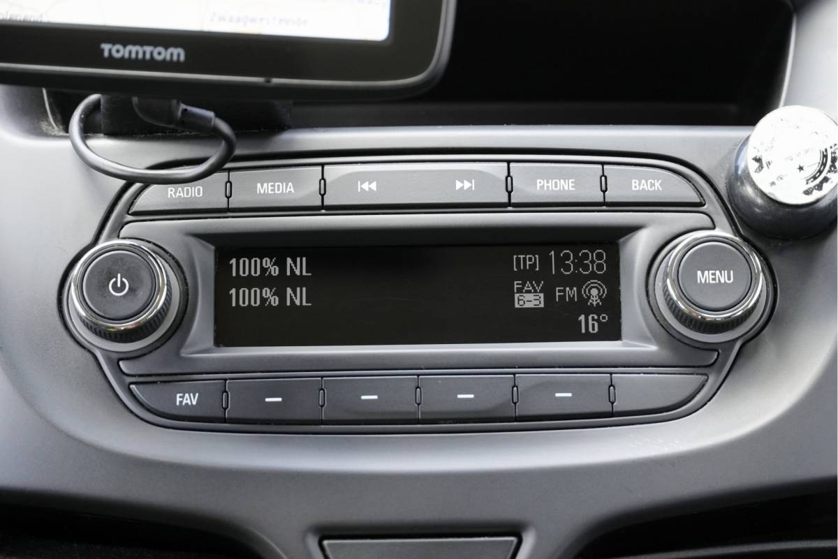 Opel KARL Opel KARL 1.0 ecoFLEX 5drs 120 Jaar Edition BJ2019 Audio installatie | Airco | Cruise control | Getint glas