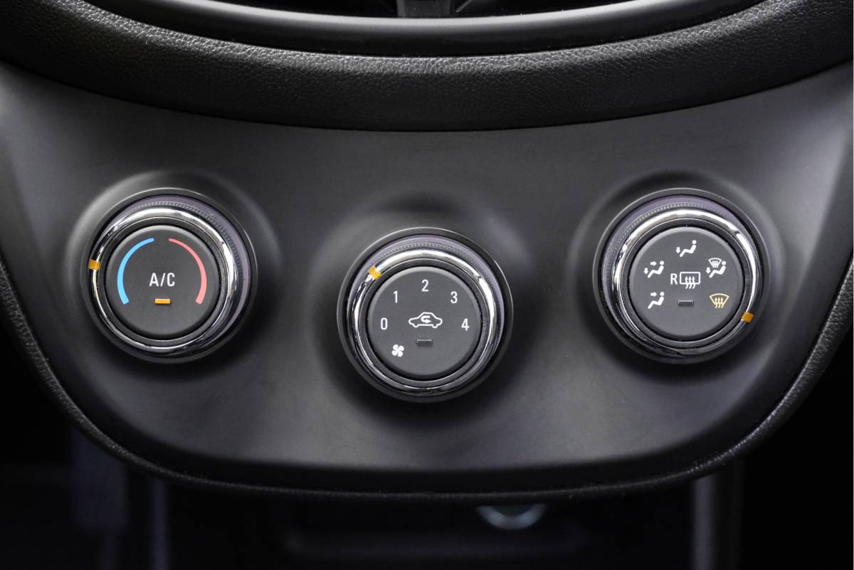 Opel KARL Opel KARL 1.0 ecoFLEX 5drs 120 Jaar Edition BJ2019 Audio installatie | Airco | Cruise control | Getint glas