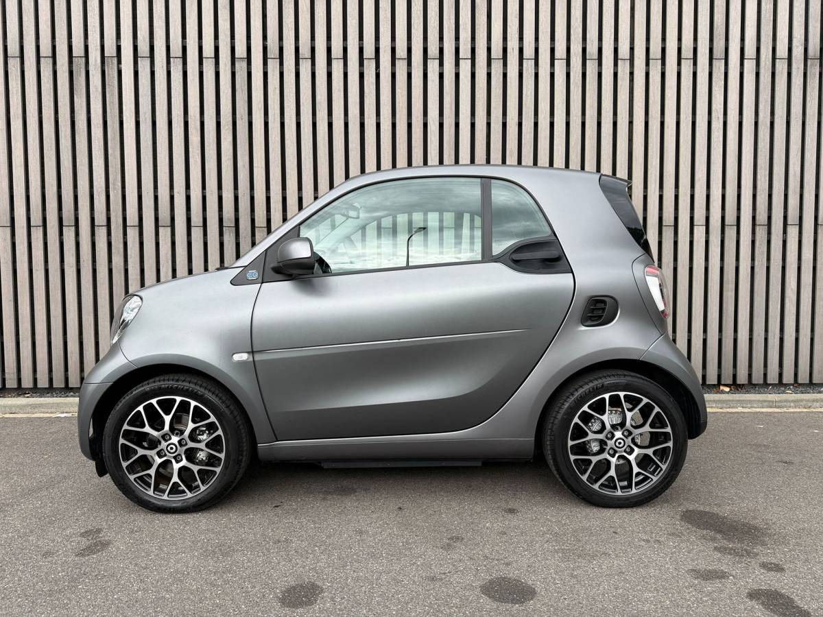 smart Fortwo Smart Fortwo EQ Comfort PLUS /Leer /Pano /JBL /Camera /Led