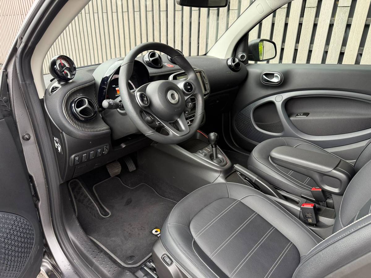 smart Fortwo Smart Fortwo EQ Comfort PLUS /Leer /Pano /JBL /Camera /Led