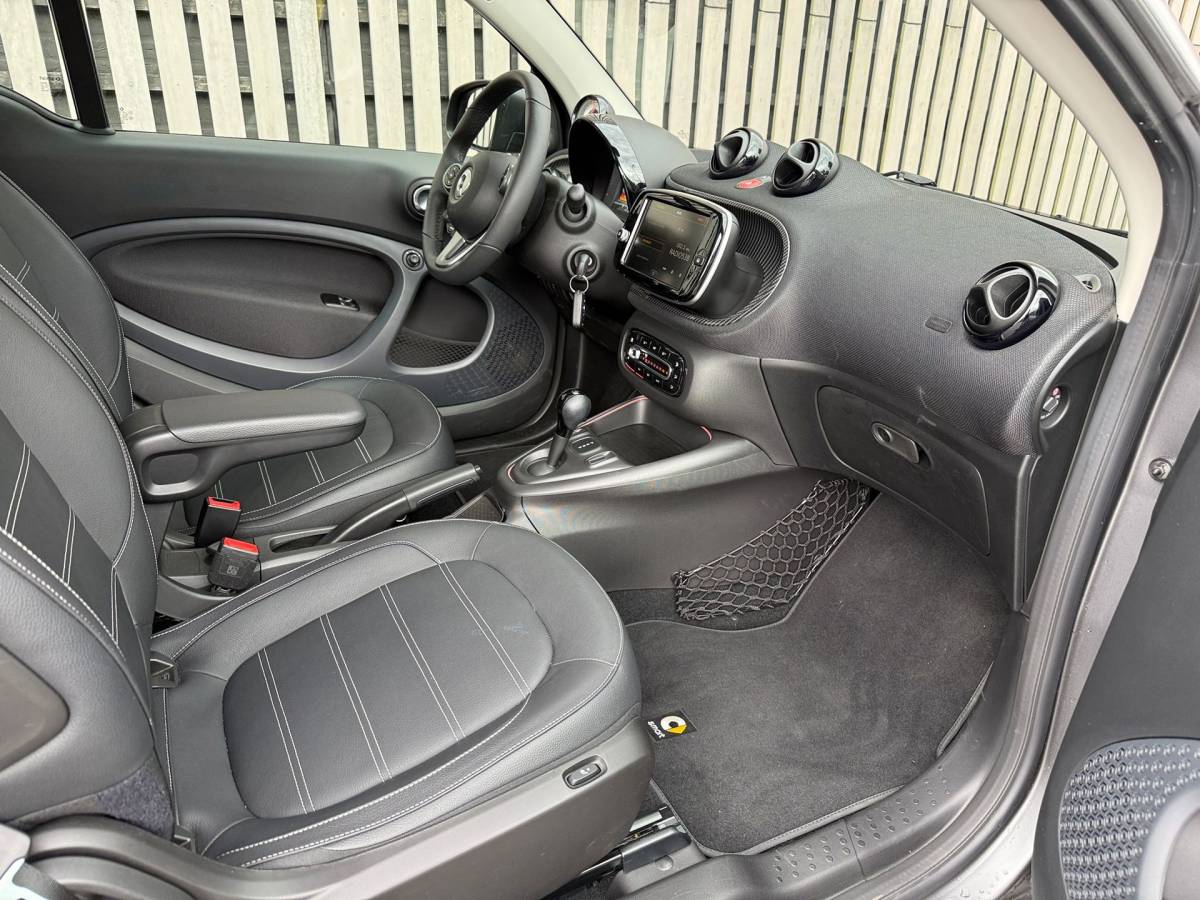 smart Fortwo Smart Fortwo EQ Comfort PLUS /Leer /Pano /JBL /Camera /Led