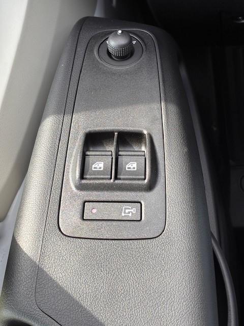 Peugeot Boxer Peugeot Boxer 2.2 BlueHDi 140 S&S L2H2 3.3t | Achteruitrijcamera | Parkeersensoren | Climate control | Cruise control | Climate control | Spraakbediening | Trekhaak