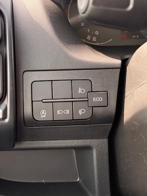 Peugeot Boxer Peugeot Boxer 2.2 BlueHDi 140 S&S L2H2 3.3t | Achteruitrijcamera | Parkeersensoren | Climate control | Cruise control | Climate control | Spraakbediening | Trekhaak