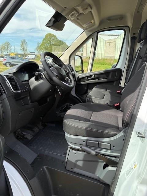 Peugeot Boxer Peugeot Boxer 2.2 BlueHDi 140 S&S L2H2 3.3t | Achteruitrijcamera | Parkeersensoren | Climate control | Cruise control | Climate control | Spraakbediening | Trekhaak