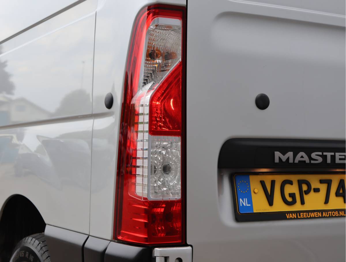 Renault Master Renault Master T35 2.3 dCi 135 L2H2 | Trekhaak | Camera | Navigatie