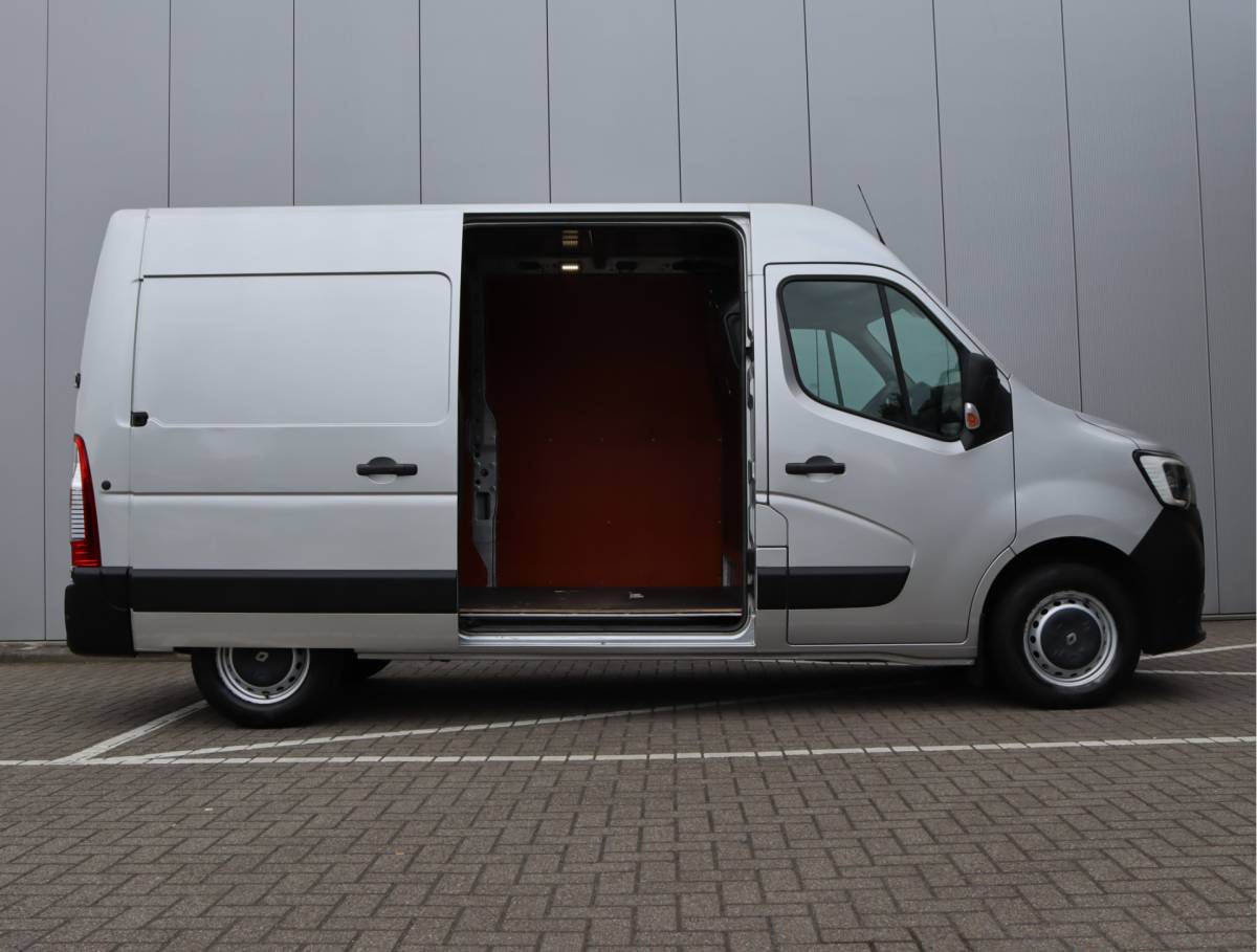 Renault Master Renault Master T35 2.3 dCi 135 L2H2 | Trekhaak | Camera | Navigatie