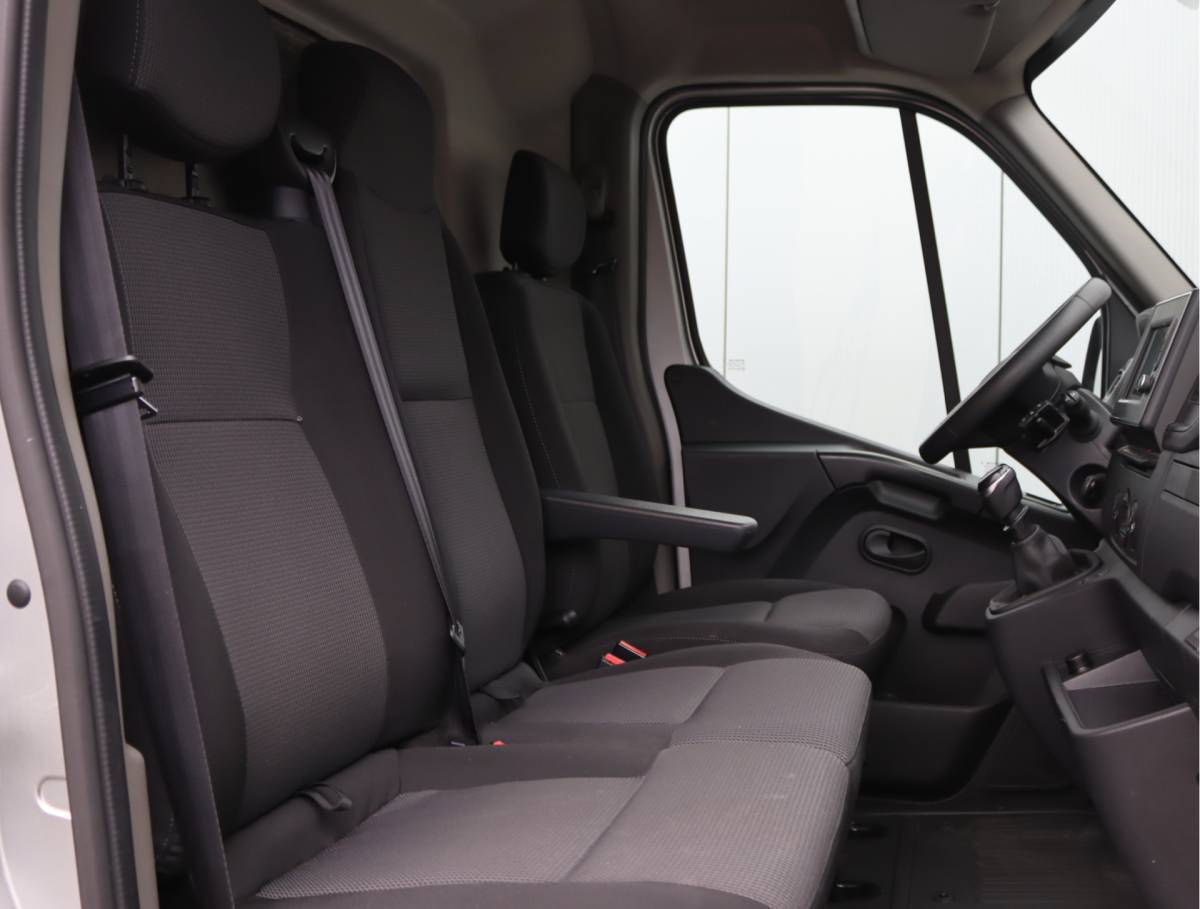 Renault Master Renault Master T35 2.3 dCi 135 L2H2 | Trekhaak | Camera | Navigatie