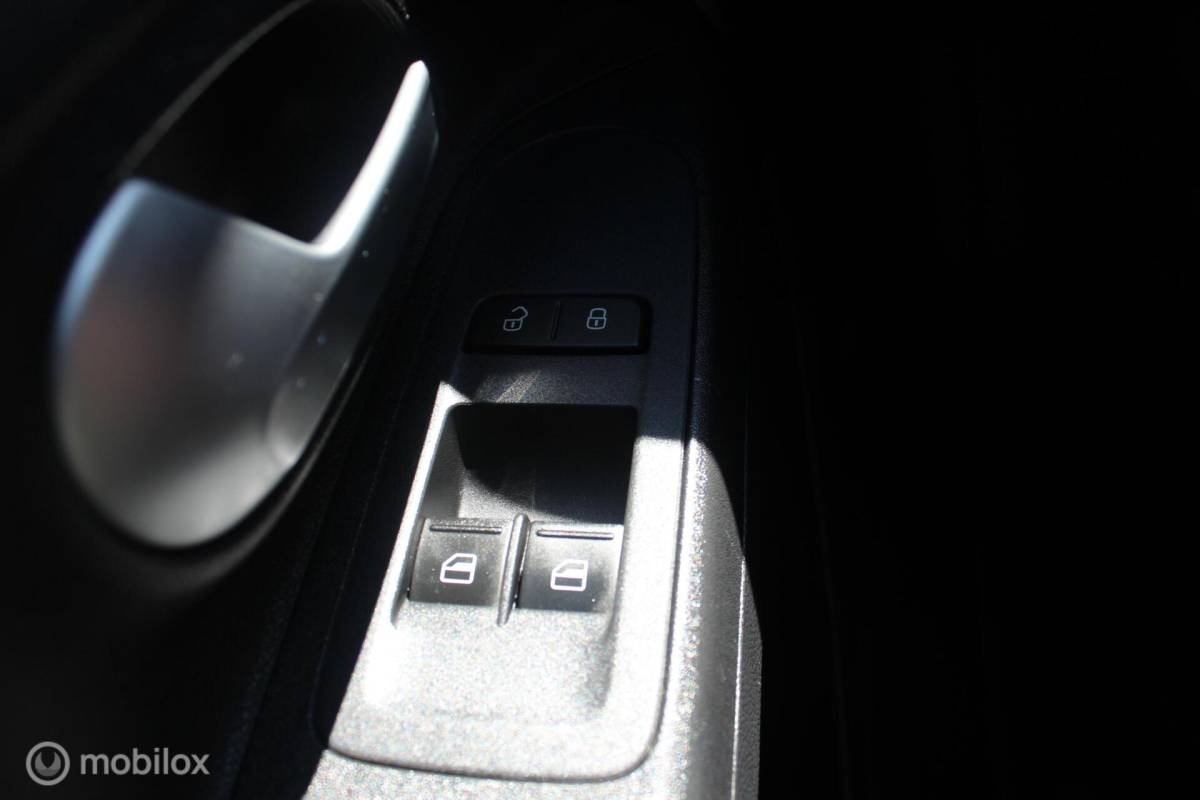 SEAT Mii Seat Mii 1.0 FR Airco/Cruise/PDC/Beats/Led/Zwarte-hemel/NAP