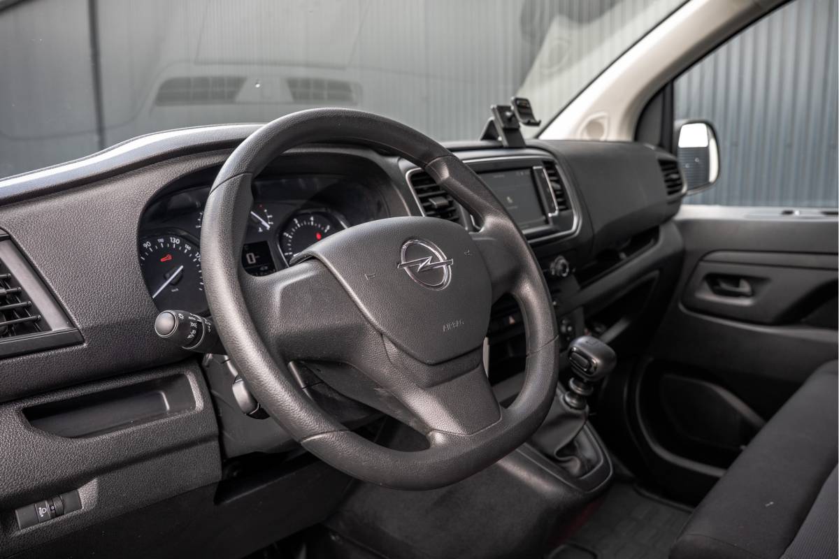 Opel Vivaro Opel Vivaro 2.0 | 145 PK | L3H1 | Camera | Carplay | Cruise | Airco | Parkeersensoren | 3-Zits