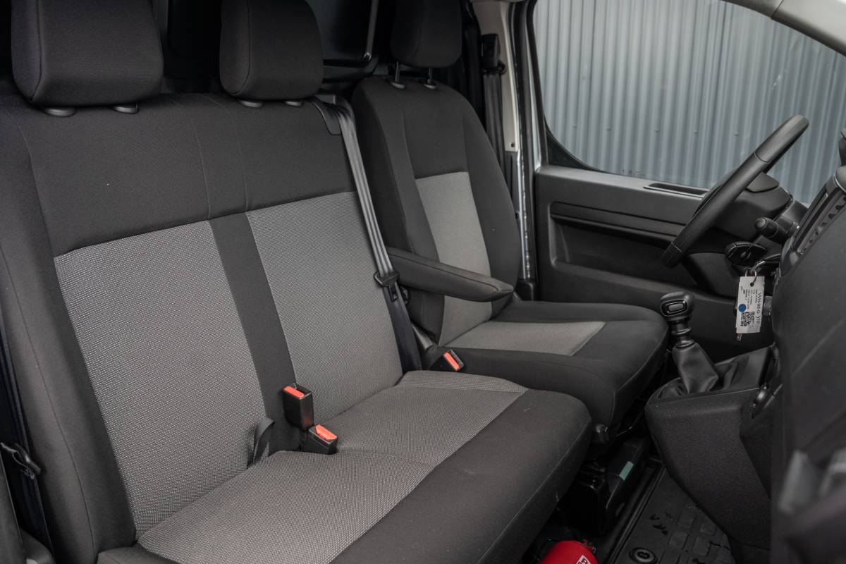 Opel Vivaro Opel Vivaro 2.0 | 145 PK | L3H1 | Camera | Carplay | Cruise | Airco | Parkeersensoren | 3-Zits