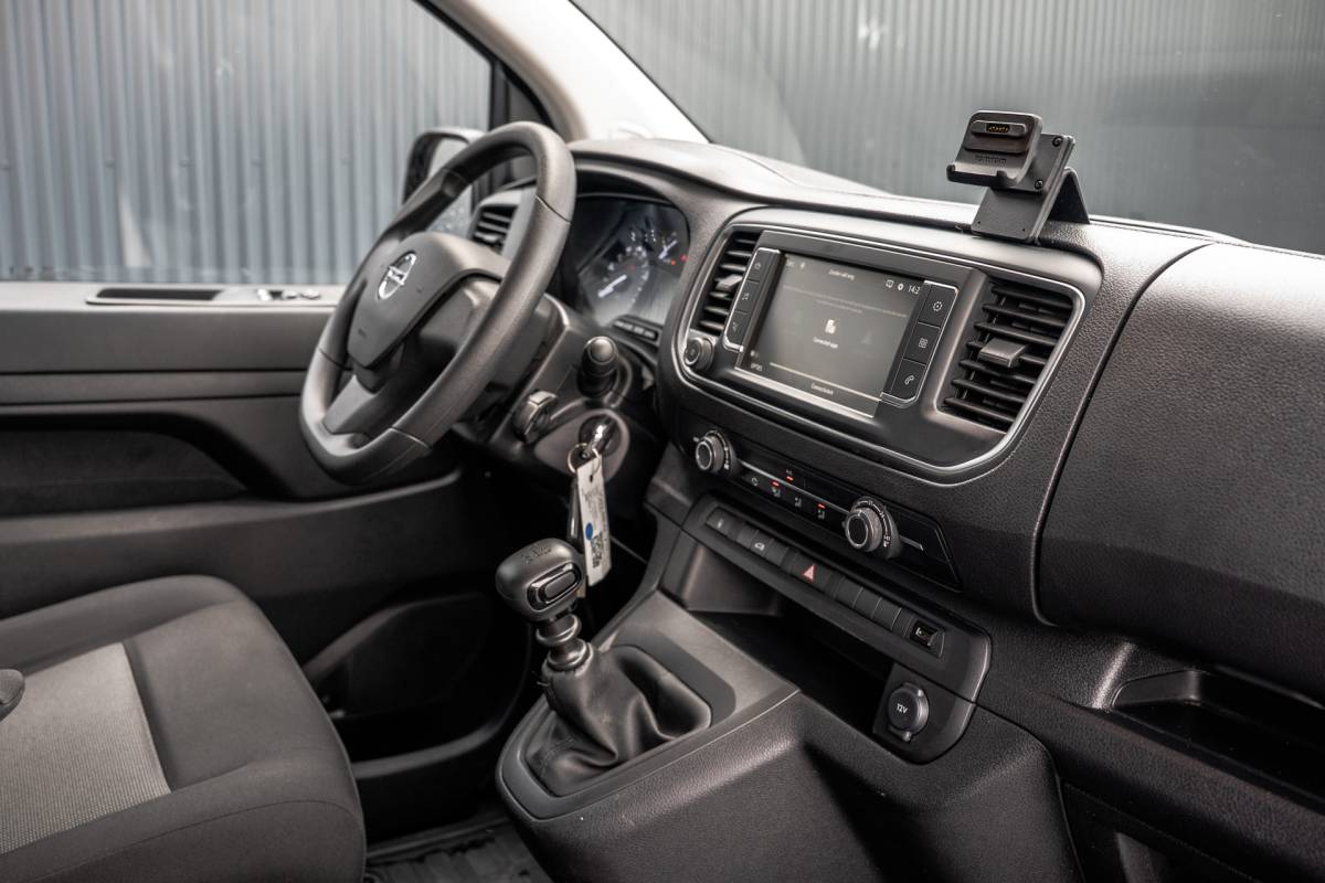 Opel Vivaro Opel Vivaro 2.0 | 145 PK | L3H1 | Camera | Carplay | Cruise | Airco | Parkeersensoren | 3-Zits