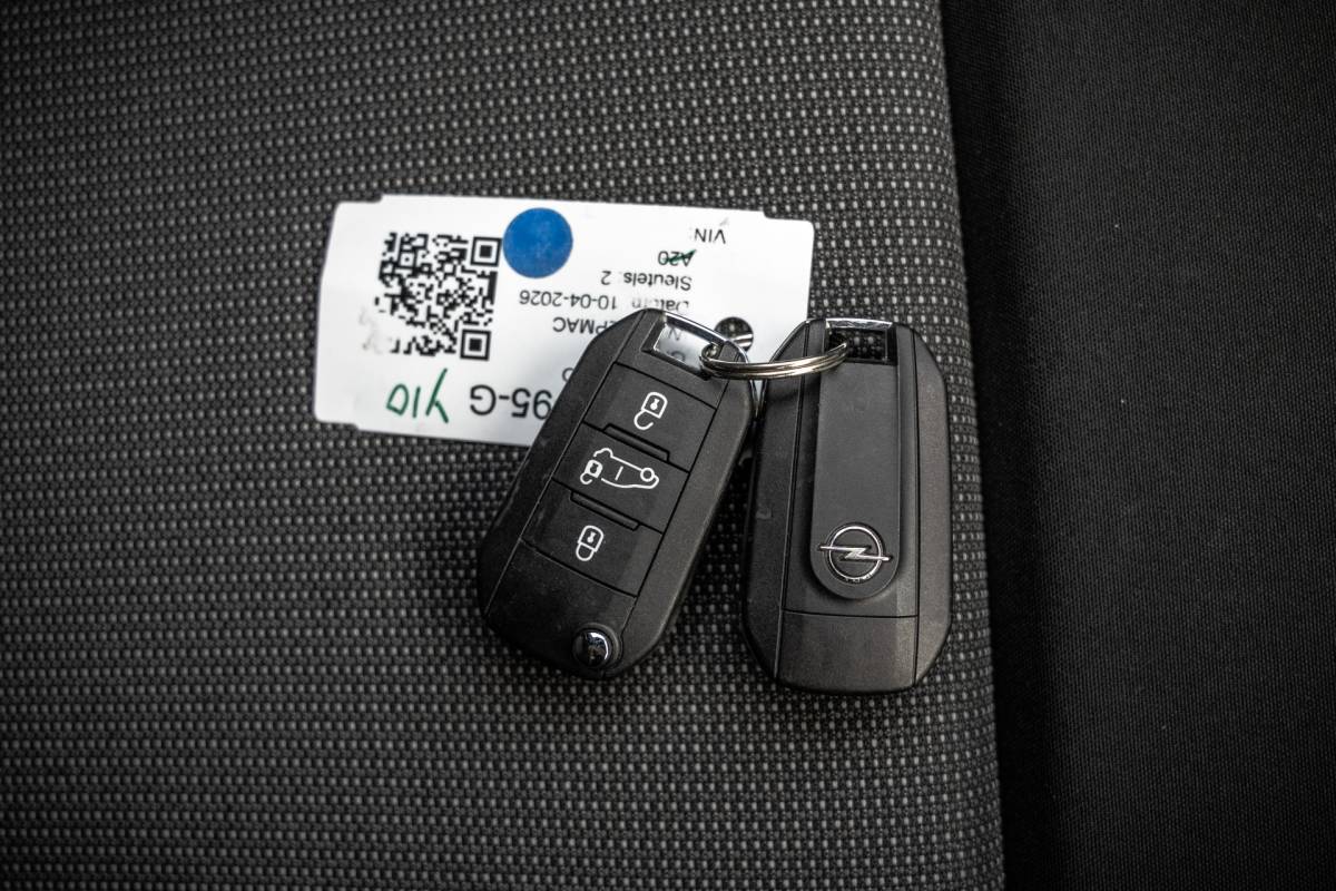 Opel Vivaro Opel Vivaro 2.0 | 145 PK | L3H1 | Camera | Carplay | Cruise | Airco | Parkeersensoren | 3-Zits