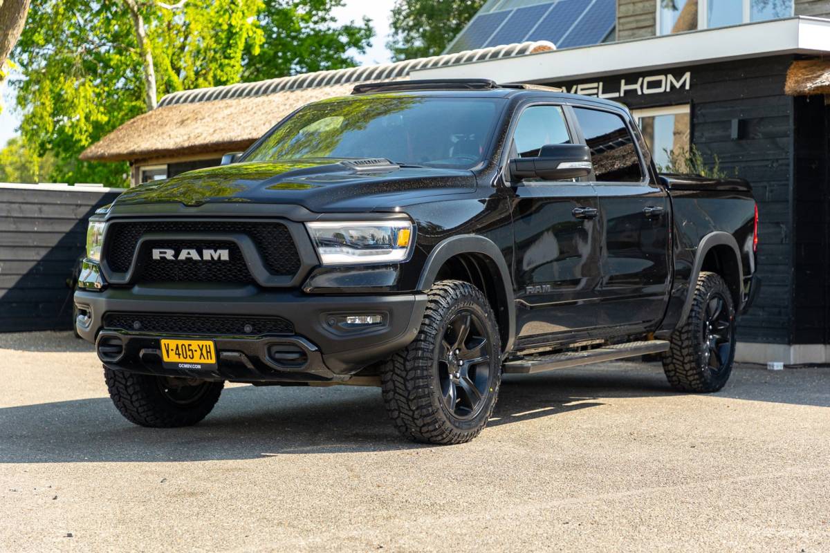 Dodge Ram 1500 Dodge Ram 1500 5.7 V8 4×4 Crew Cab Rebel Panoramadak I Leder zwart rood I Camera I Nieuwe banden I LPG I Luchtvering I Trekhaak