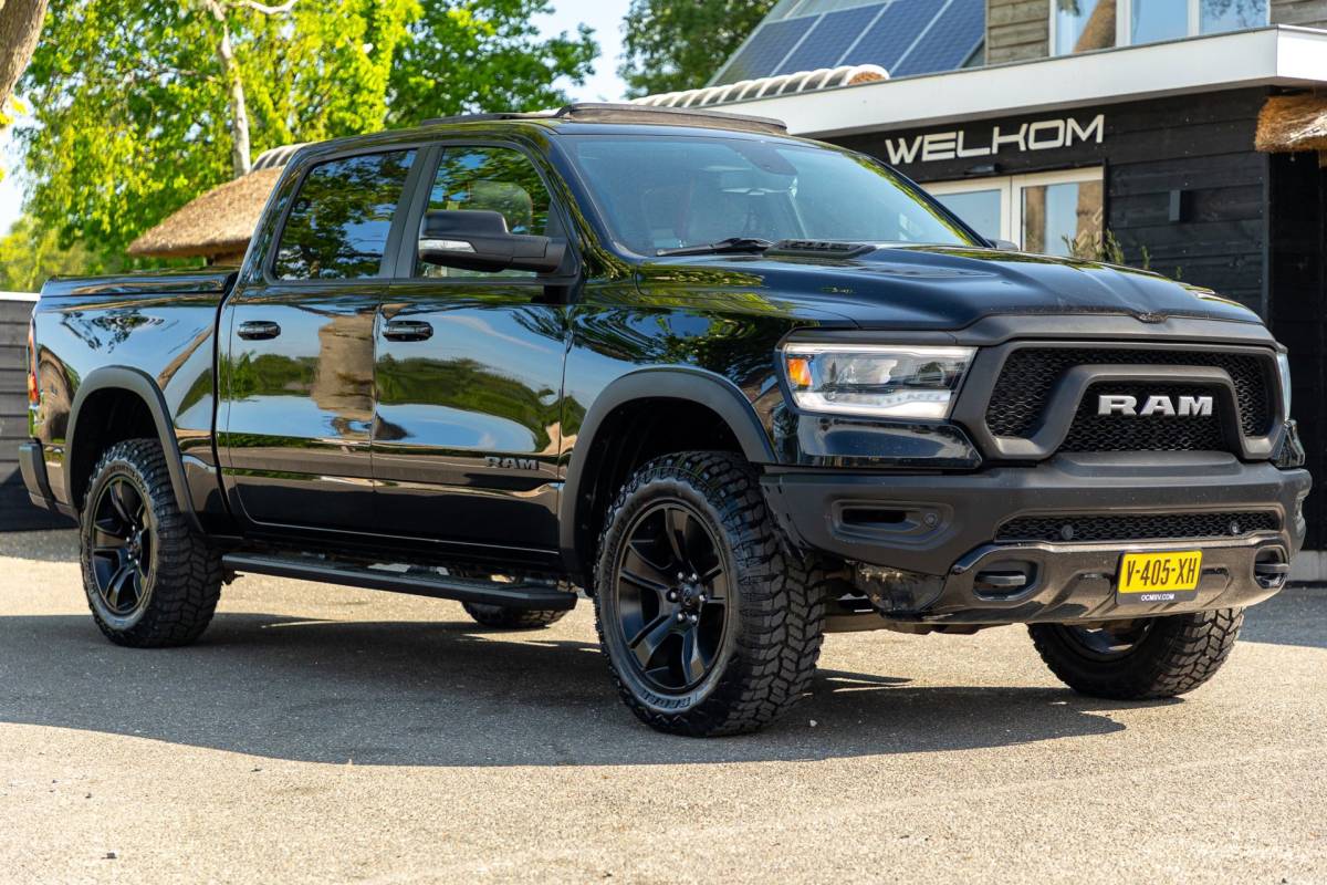 Dodge Ram 1500 Dodge Ram 1500 5.7 V8 4×4 Crew Cab Rebel Panoramadak I Leder zwart rood I Camera I Nieuwe banden I LPG I Luchtvering I Trekhaak