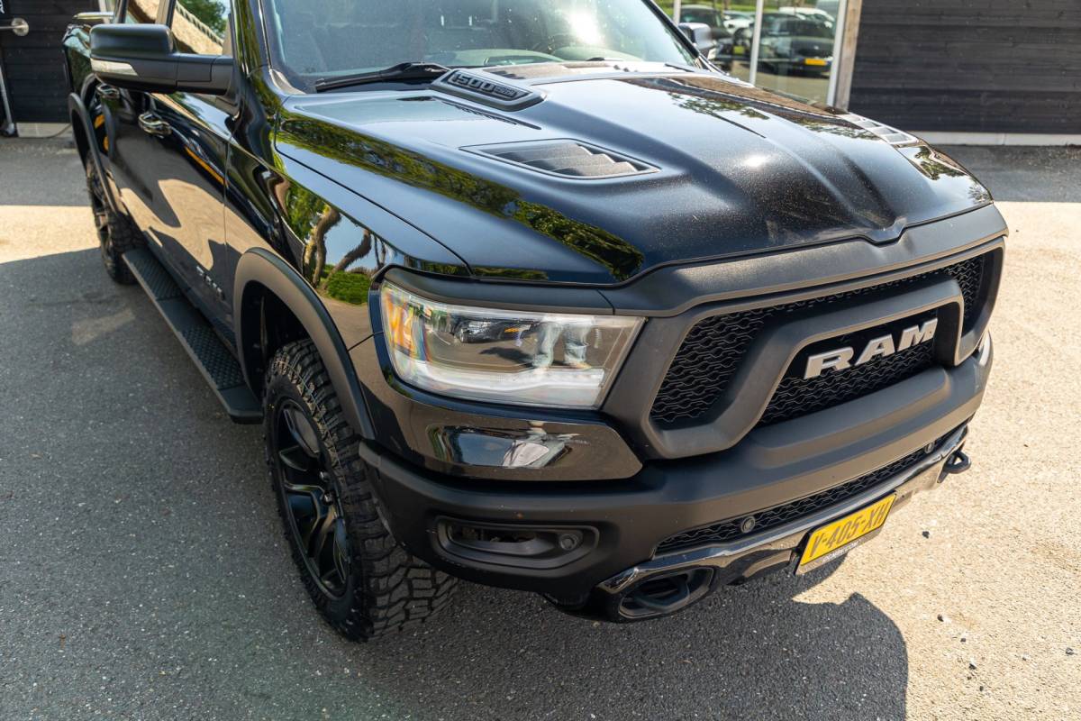 Dodge Ram 1500 Dodge Ram 1500 5.7 V8 4×4 Crew Cab Rebel Panoramadak I Leder zwart rood I Camera I Nieuwe banden I LPG I Luchtvering I Trekhaak