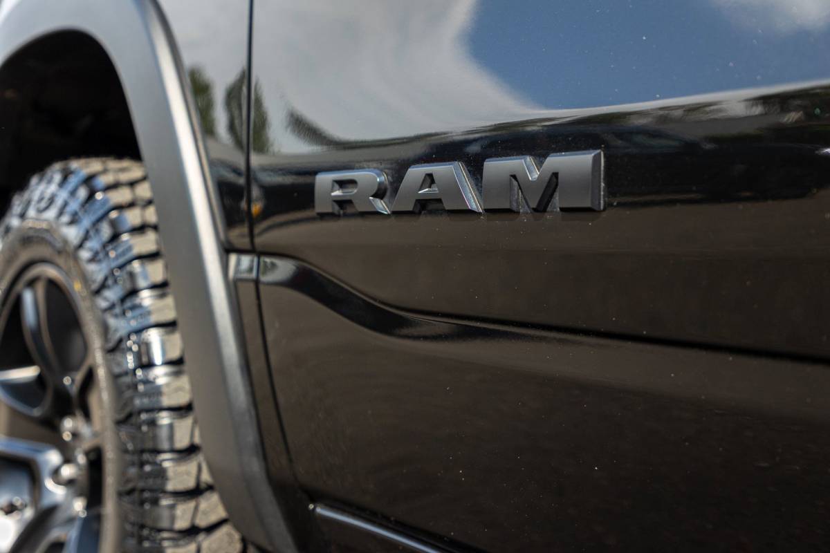 Dodge Ram 1500 Dodge Ram 1500 5.7 V8 4×4 Crew Cab Rebel Panoramadak I Leder zwart rood I Camera I Nieuwe banden I LPG I Luchtvering I Trekhaak