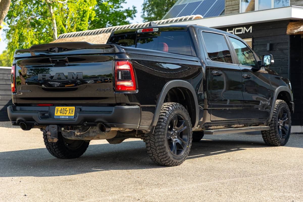 Dodge Ram 1500 Dodge Ram 1500 5.7 V8 4×4 Crew Cab Rebel Panoramadak I Leder zwart rood I Camera I Nieuwe banden I LPG I Luchtvering I Trekhaak