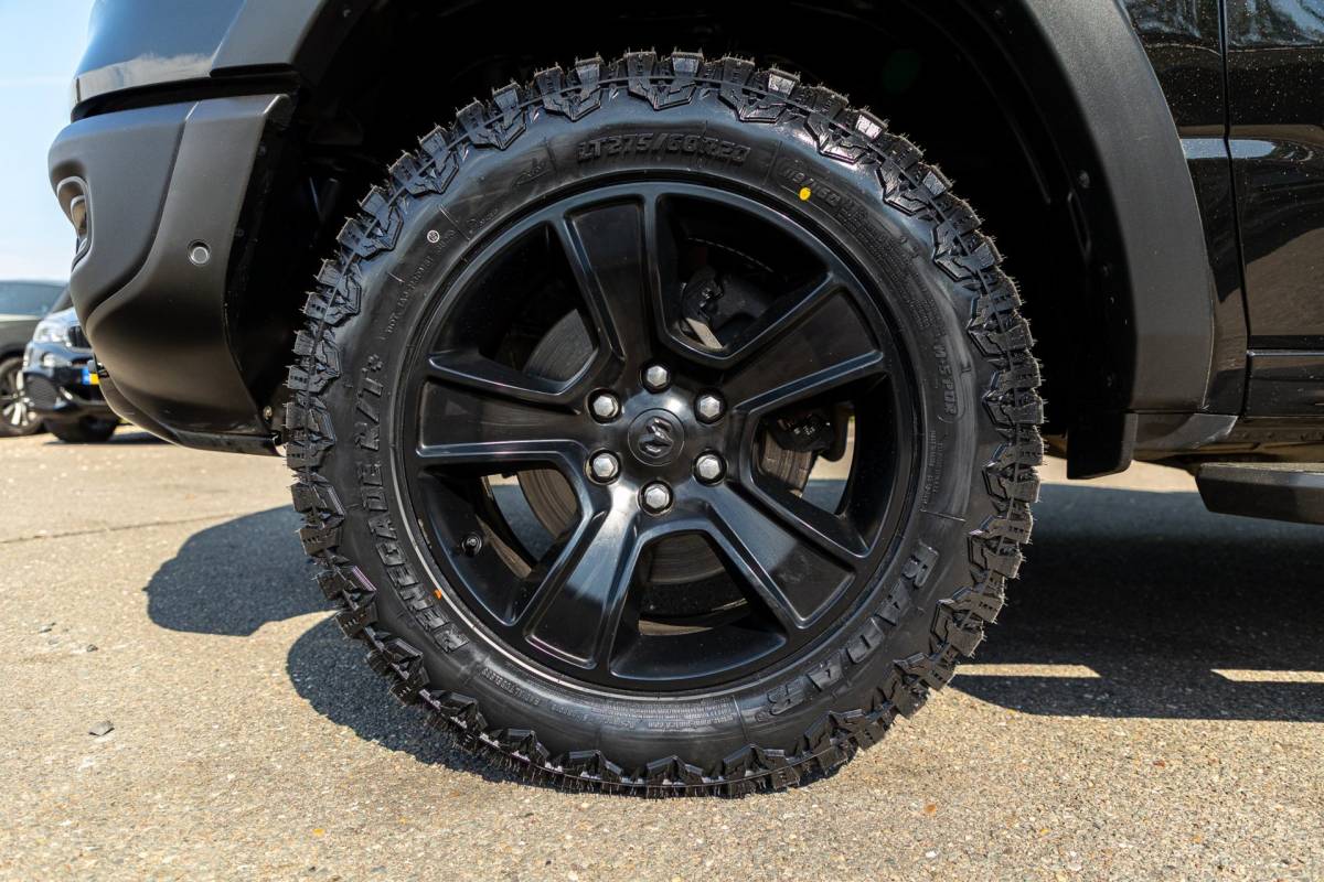 Dodge Ram 1500 Dodge Ram 1500 5.7 V8 4×4 Crew Cab Rebel Panoramadak I Leder zwart rood I Camera I Nieuwe banden I LPG I Luchtvering I Trekhaak