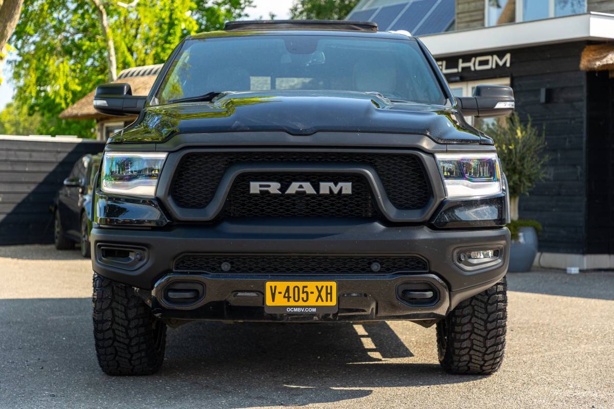 Dodge Ram 1500 Dodge Ram 1500 5.7 V8 4×4 Crew Cab Rebel Panoramadak I Leder zwart rood I Camera I Nieuwe banden I LPG I Luchtvering I Trekhaak