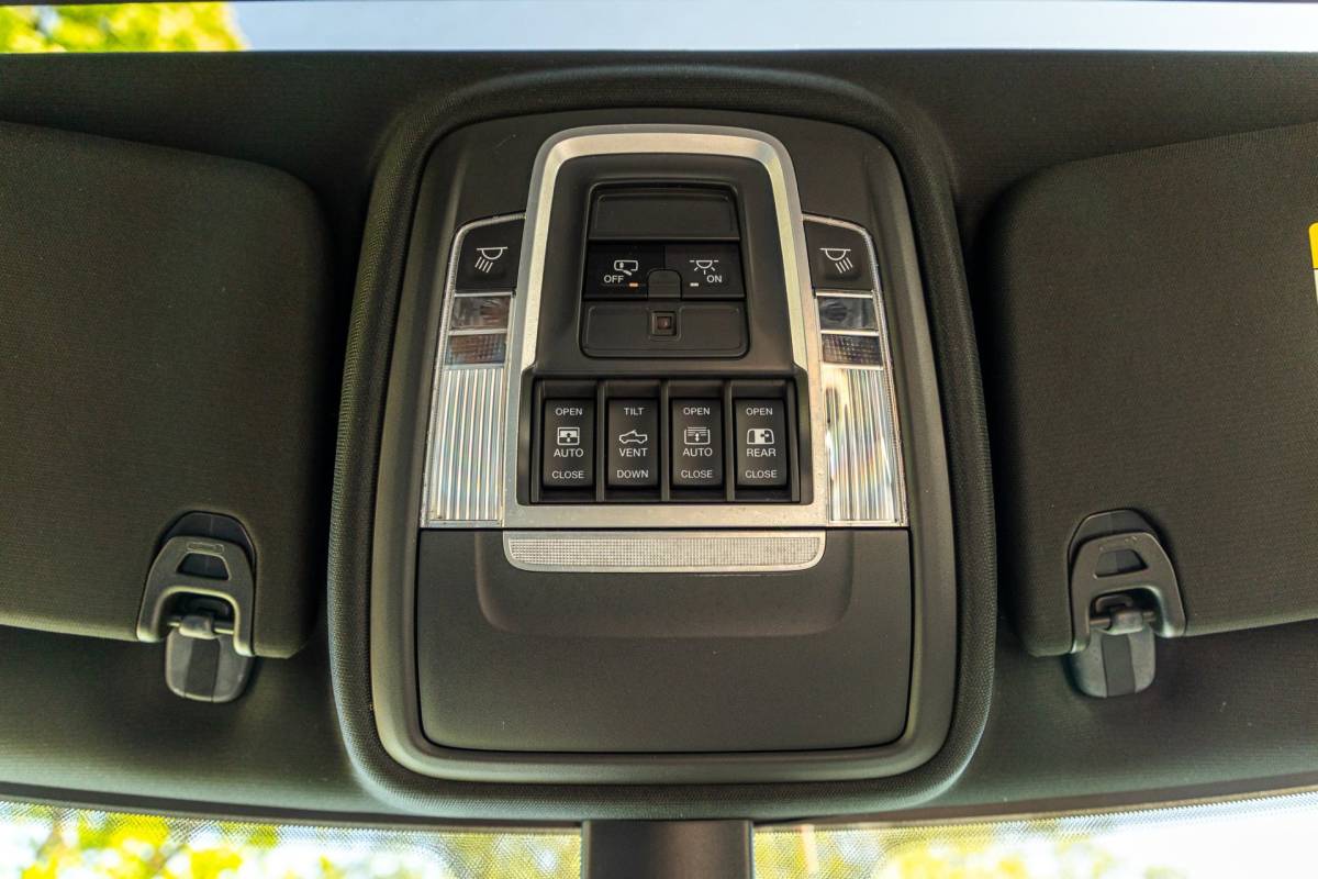 Dodge Ram 1500 Dodge Ram 1500 5.7 V8 4×4 Crew Cab Rebel Panoramadak I Leder zwart rood I Camera I Nieuwe banden I LPG I Luchtvering I Trekhaak