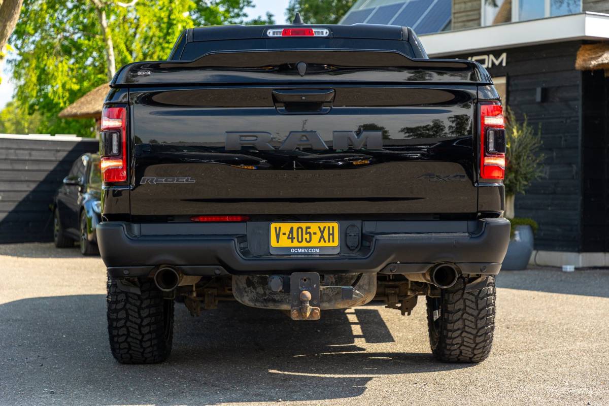 Dodge Ram 1500 Dodge Ram 1500 5.7 V8 4×4 Crew Cab Rebel Panoramadak I Leder zwart rood I Camera I Nieuwe banden I LPG I Luchtvering I Trekhaak