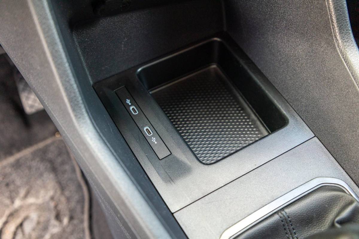 Volkswagen Caddy Volkswagen Caddy Cargo 2.0 TDI Comfort Trekhaak I Vloerplaat I Lat om Lat I Airco I Cruise I CarPlay I Android Auto I NAP