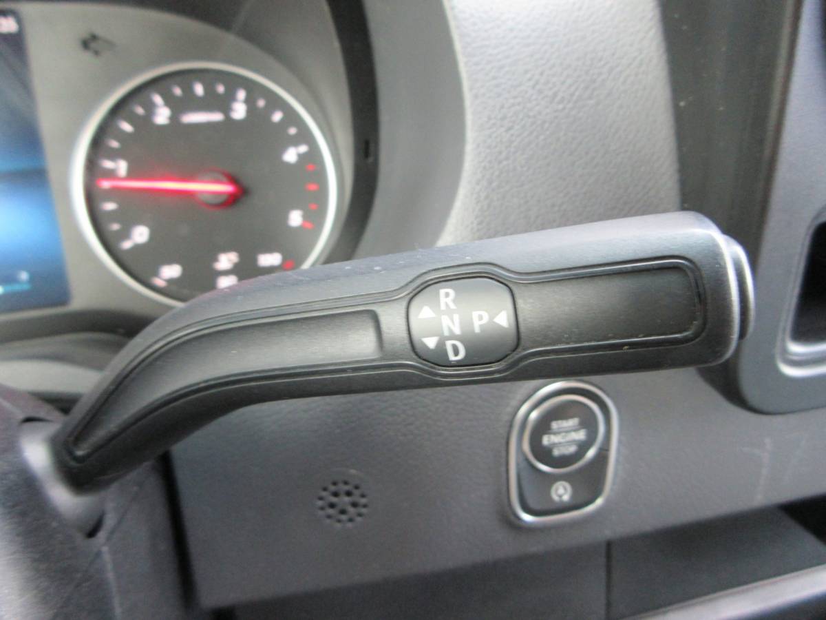 Mercedes-Benz Sprinter Mercedes-Benz Sprinter 215cdi, L2H2, Automaat, Airco, Camera, Navigatie, 3-Zits, Trekhaak.