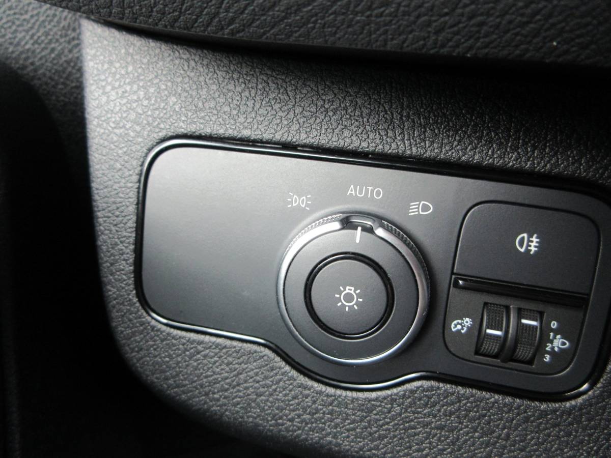 Mercedes-Benz Sprinter Mercedes-Benz Sprinter 215cdi, L2H2, Automaat, Airco, Camera, Navigatie, 3-Zits, Trekhaak.