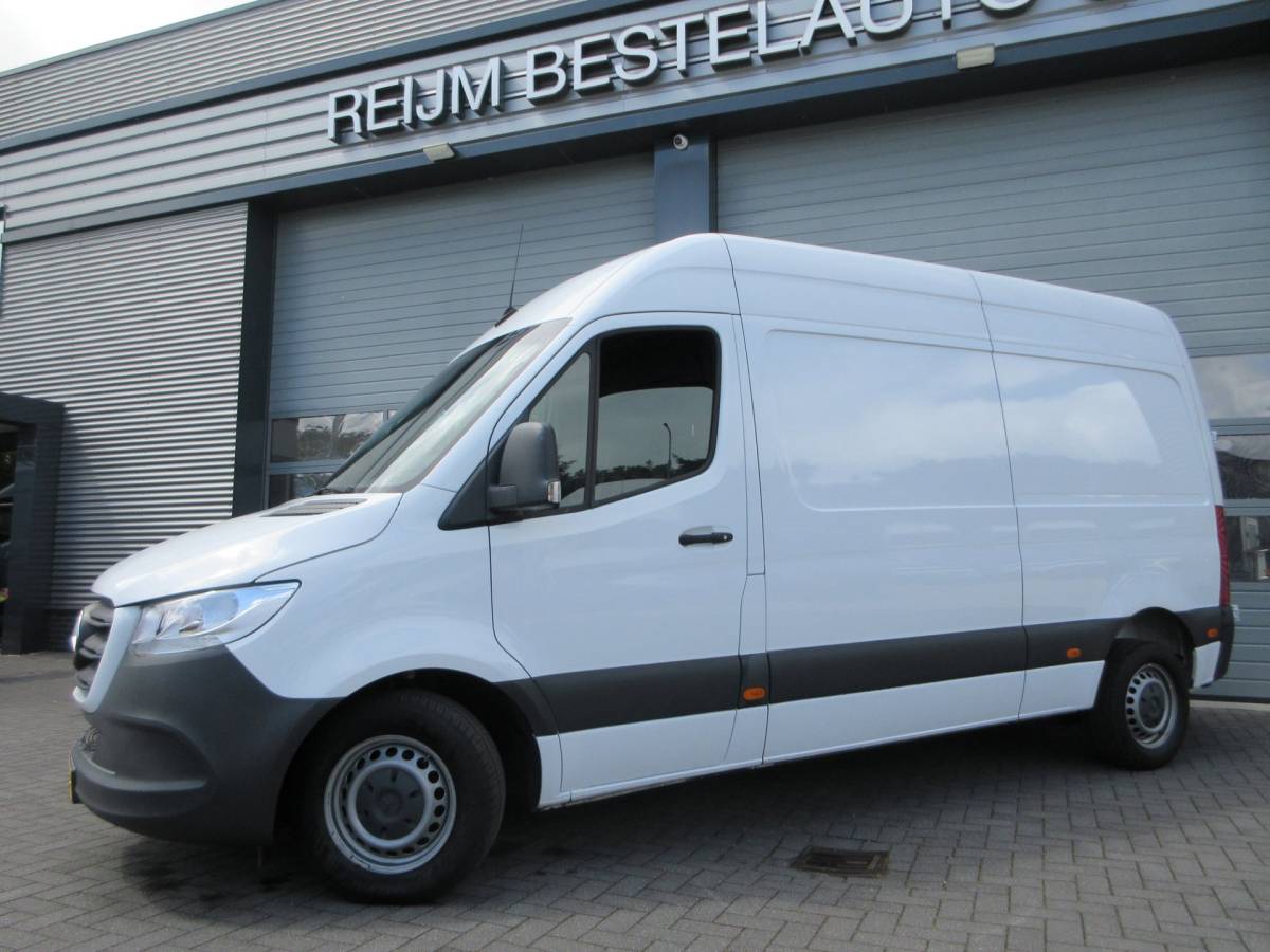 Mercedes-Benz Sprinter Mercedes-Benz Sprinter 215cdi, L2H2, Automaat, Airco, Camera, Navigatie, 3-Zits, Trekhaak.