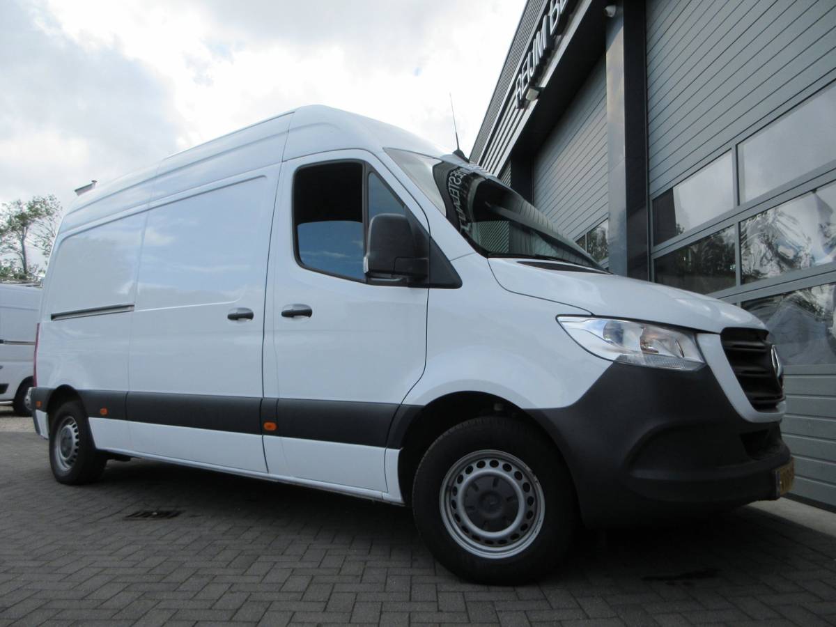Mercedes-Benz Sprinter Mercedes-Benz Sprinter 215cdi, L2H2, Automaat, Airco, Camera, Navigatie, 3-Zits, Trekhaak.
