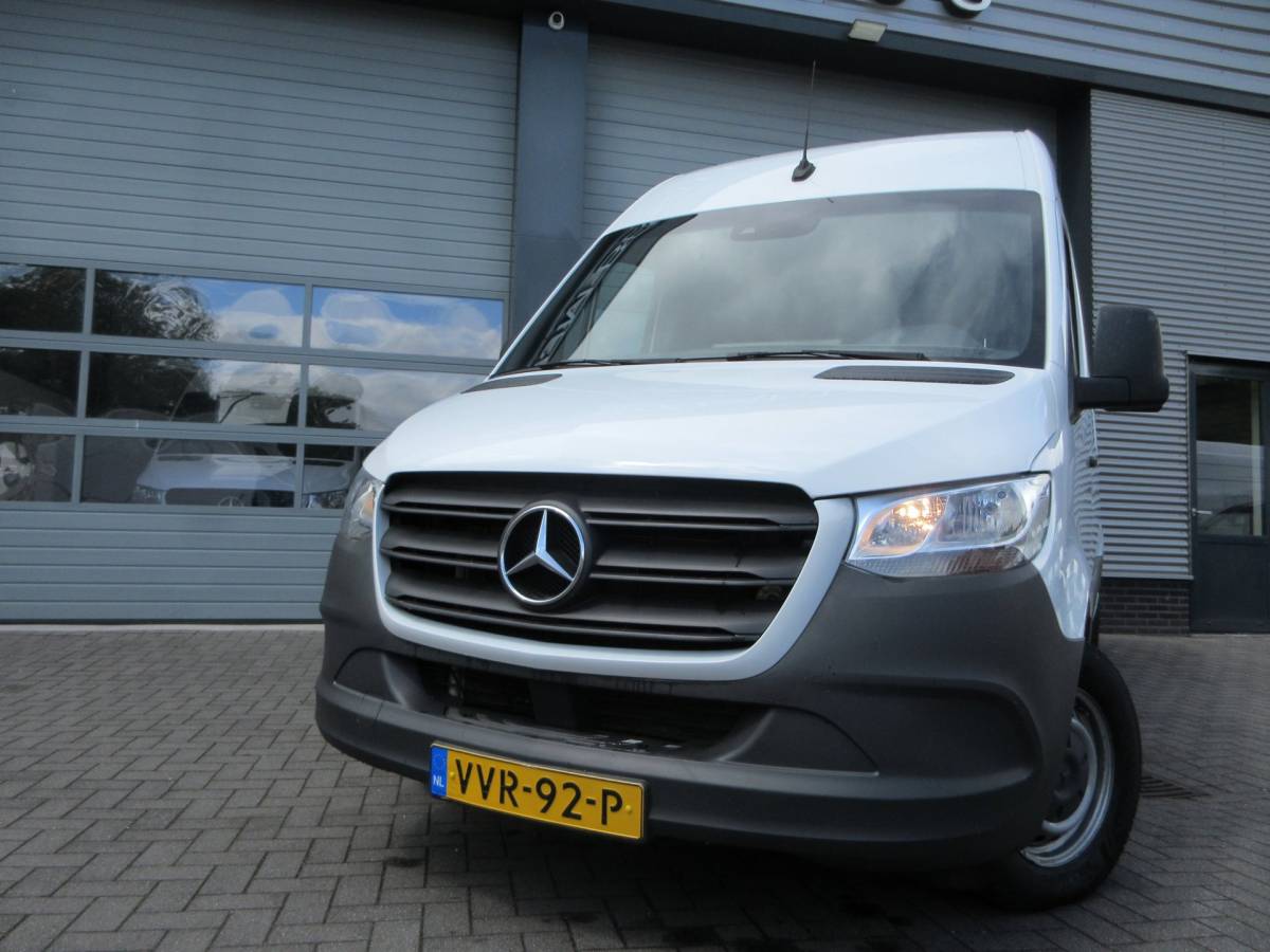 Mercedes-Benz Sprinter Mercedes-Benz Sprinter 215cdi, L2H2, Automaat, Airco, Camera, Navigatie, 3-Zits, Trekhaak.