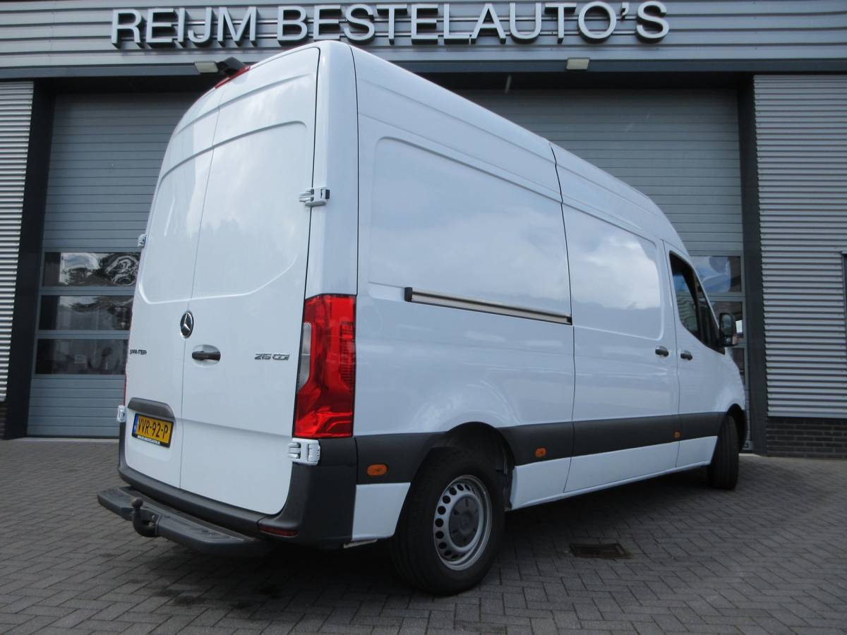 Mercedes-Benz Sprinter Mercedes-Benz Sprinter 215cdi, L2H2, Automaat, Airco, Camera, Navigatie, 3-Zits, Trekhaak.