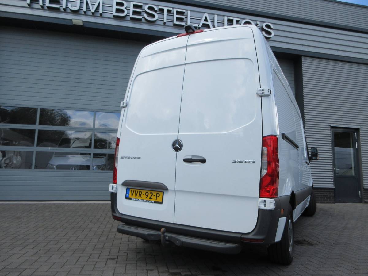 Mercedes-Benz Sprinter Mercedes-Benz Sprinter 215cdi, L2H2, Automaat, Airco, Camera, Navigatie, 3-Zits, Trekhaak.