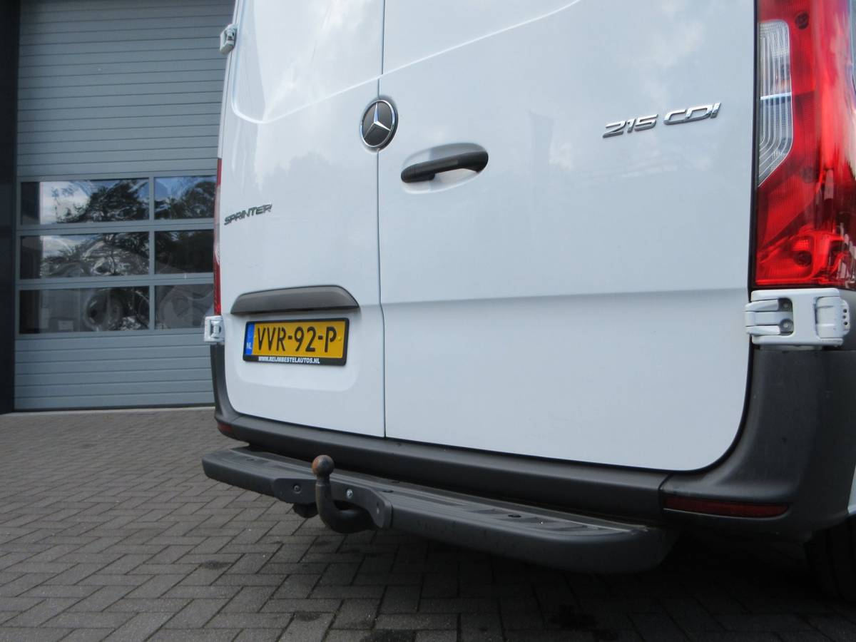 Mercedes-Benz Sprinter Mercedes-Benz Sprinter 215cdi, L2H2, Automaat, Airco, Camera, Navigatie, 3-Zits, Trekhaak.
