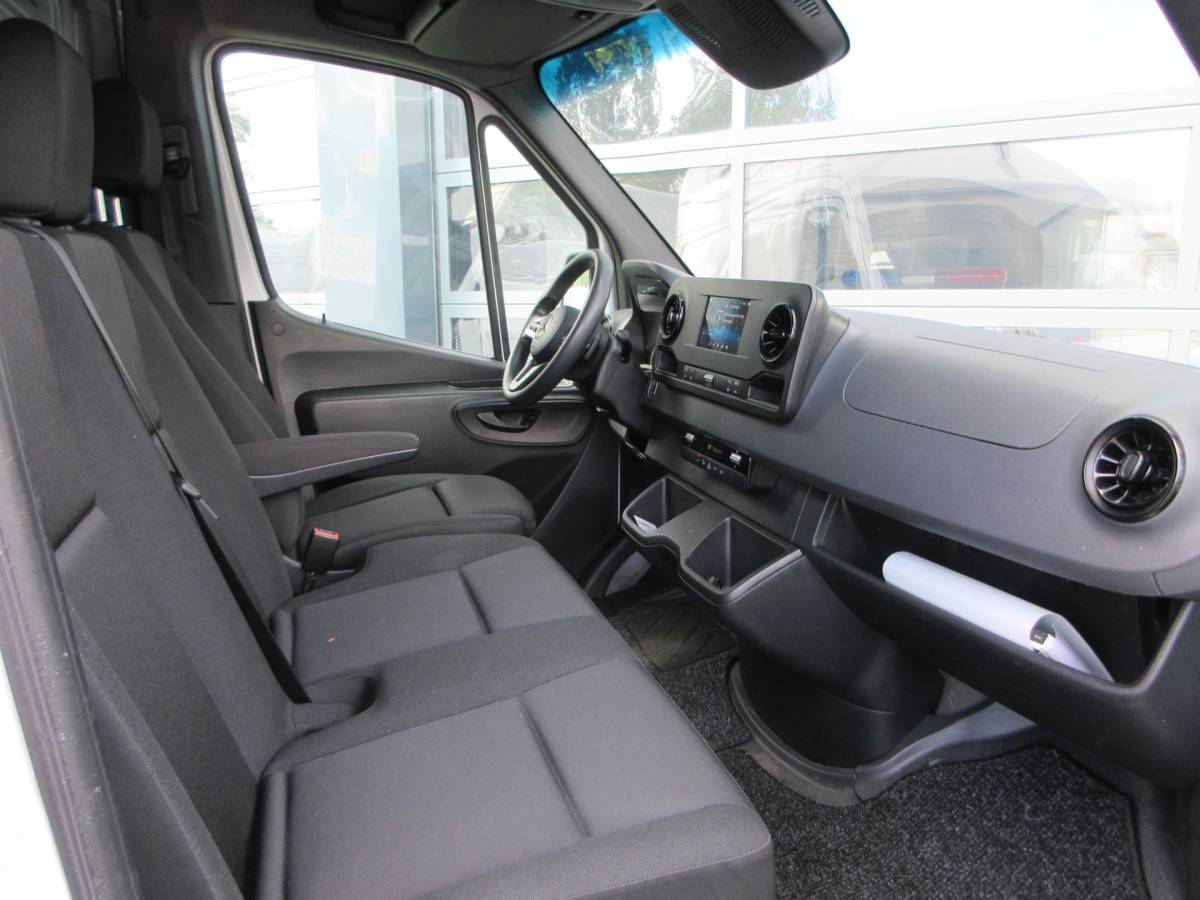 Mercedes-Benz Sprinter Mercedes-Benz Sprinter 215cdi, L2H2, Automaat, Airco, Camera, Navigatie, 3-Zits, Trekhaak.
