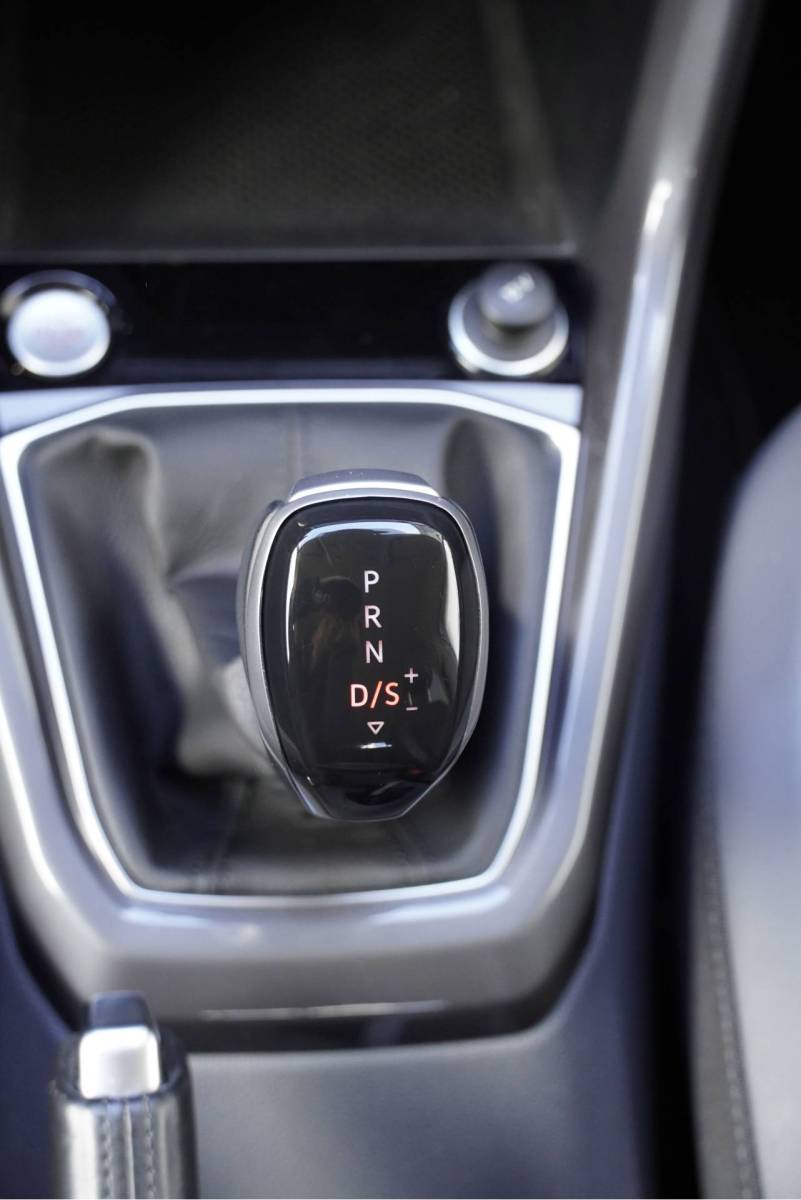 Volkswagen T-Cross Volkswagen T-Cross 1.0 TSI Automaat! Style BJ2020 Lmv 17″ | Led V+A | Pdc | Trekhaak | Keyless entry | App-Connect | Navi | Virtual cockpit | Climate control | Cruise control | Extra getint glas