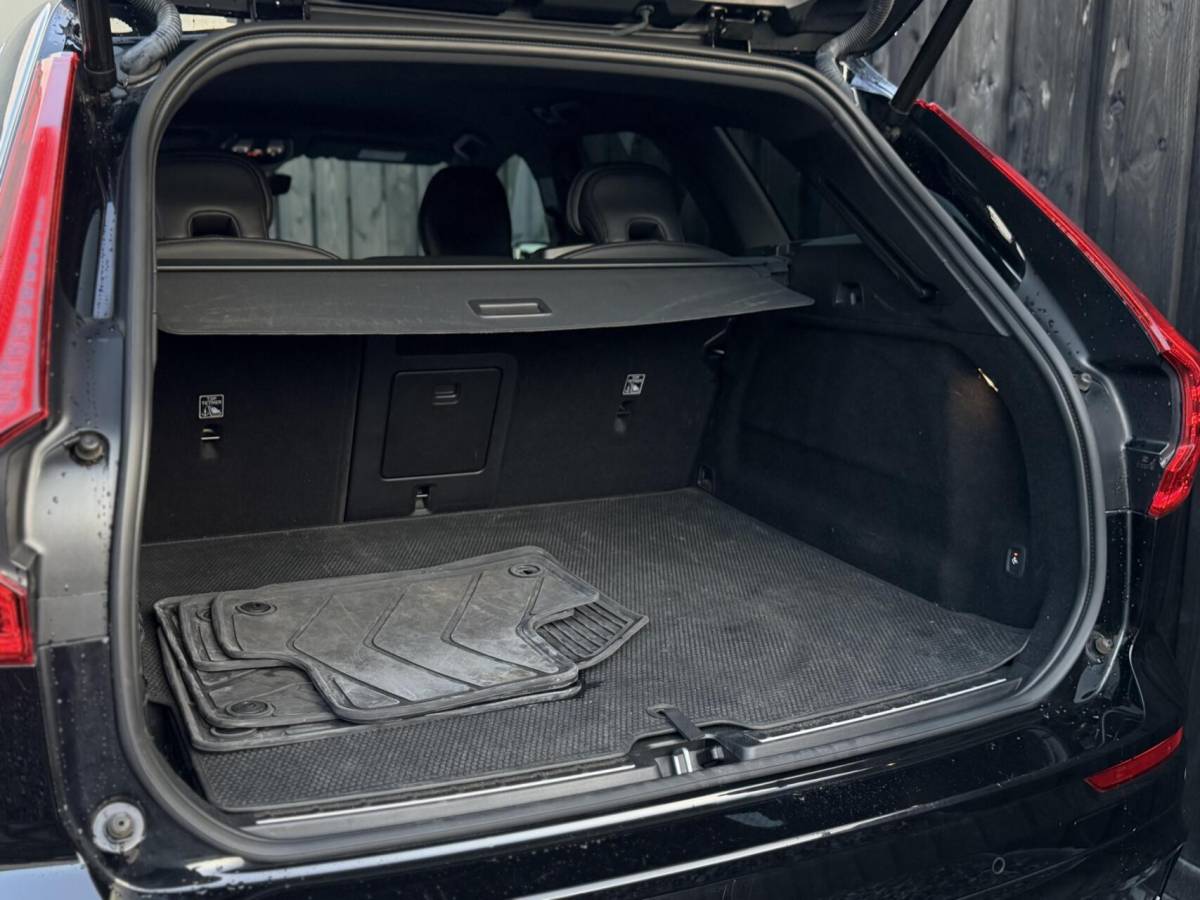 Volvo XC60 Volvo XC60 2.0 B4 Plus Dark| Facelift| Trekhaak| vol opties|