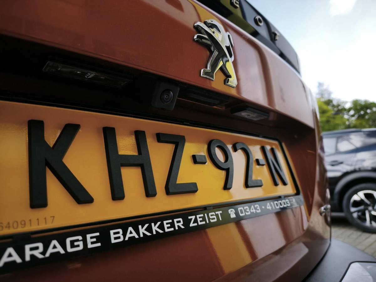 Peugeot 2008 Peugeot 2008 1.2 PureTech GT-Line Led Navi-Carplay Stoelverwarming 3D-Cockpit Trekhaak