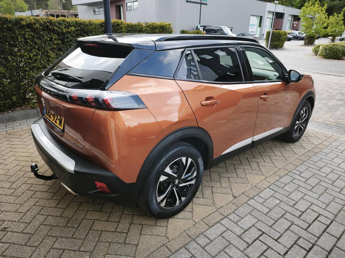 Peugeot 2008 Peugeot 2008 1.2 PureTech GT-Line Led Navi-Carplay Stoelverwarming 3D-Cockpit Trekhaak
