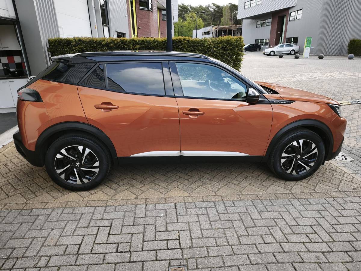 Peugeot 2008 Peugeot 2008 1.2 PureTech GT-Line Led Navi-Carplay Stoelverwarming 3D-Cockpit Trekhaak