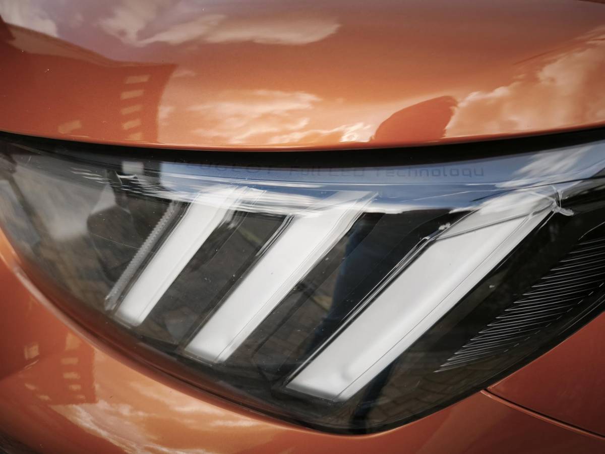 Peugeot 2008 Peugeot 2008 1.2 PureTech GT-Line Led Navi-Carplay Stoelverwarming 3D-Cockpit Trekhaak