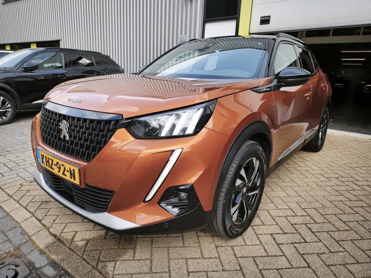 Peugeot 2008 Peugeot 2008 1.2 PureTech GT-Line Led Navi-Carplay Stoelverwarming 3D-Cockpit Trekhaak