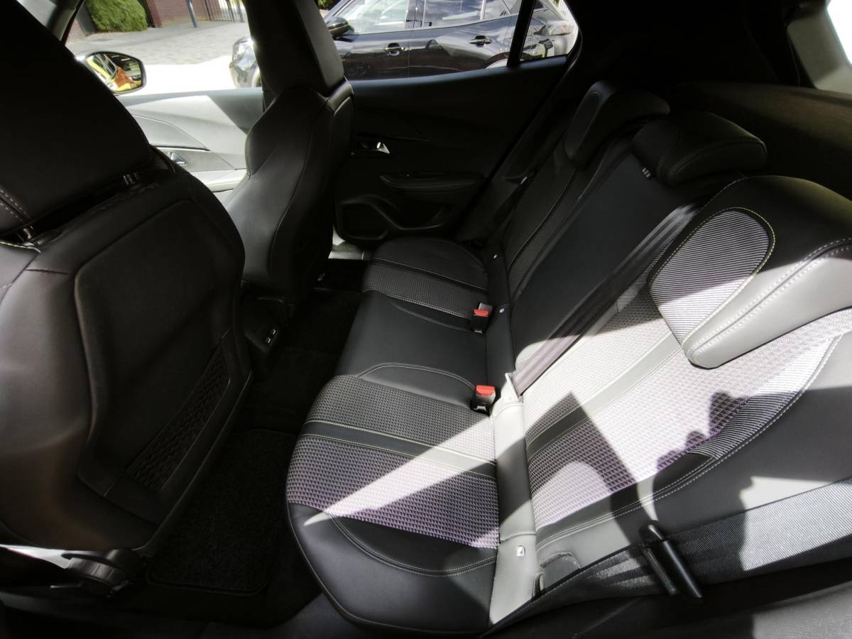Peugeot 2008 Peugeot 2008 1.2 PureTech GT-Line Led Navi-Carplay Stoelverwarming 3D-Cockpit Trekhaak